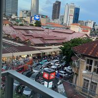 赤い5G右に回って両替店