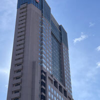 そびえるようなホテルです。