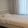 部屋のベランダから海が見える