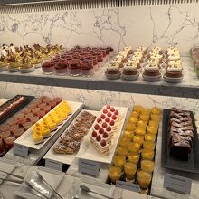 シーズナル以外にもスタンダードスィーツ