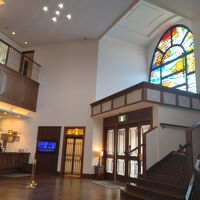 ロビーのステンドグラスはいかにも小樽らしい