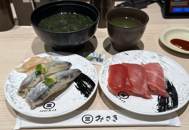 回転寿司ですが安くはないです。展望デッキ工事中ですが営業していました。