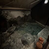 無料の貸切露天風呂は1万円以下の宿とは思えないクオリティ。