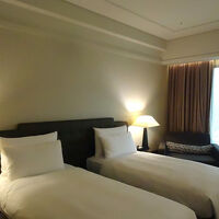 天井が高くゆったりした客室