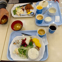 ブッフェ式の朝食は品数も多くとても美味しかったです。