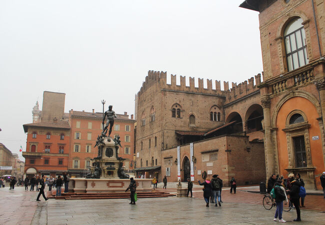 ネットゥーノ広場