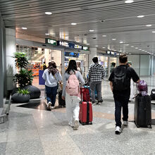 自動ゲートで出入国は早くてスマート