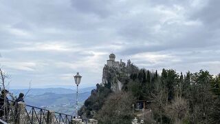 サンマリノ歴史地区とティターノ山