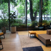 開放的な明るいロビー