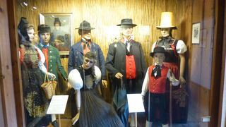 木組み建築街道を走り、黒い森民族衣装博物館の町ハスラッハを訪ねた。