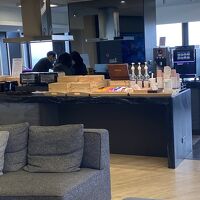 7階ラウンジ・お菓子＆暖かい飲み物コーナー