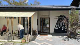 別荘族・観光客向けのそば屋