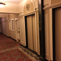 エレベーター前