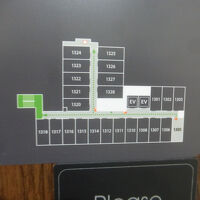 部屋の位置図です。この部屋は左側の壁に窓があります。