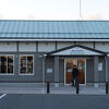 鉄道時代の駅舎に似せたバスの駅舎がありました