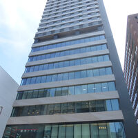 ホテルの部屋は、１８階から１０階にあります。