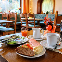 シンプルながらもその土地ならではの食材を味わえる朝食