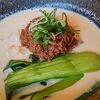 甘い担々麺は、ラー油で辛さを増し