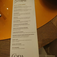 朝食のテーブルメニュー