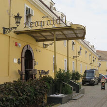 要塞最上部（アッパータウン）には、今ではホテルのほか…、