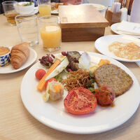 ブッフェの朝食。種類が多く、美味しかったです。