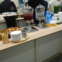 無料朝食。品数は少ない、簡単な朝食という感じ