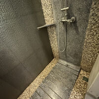 シャワーブースです。床がおしゃれでした。