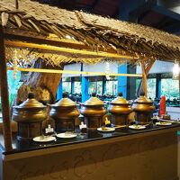 朝食会場の雰囲気もスリランカ色があってよき