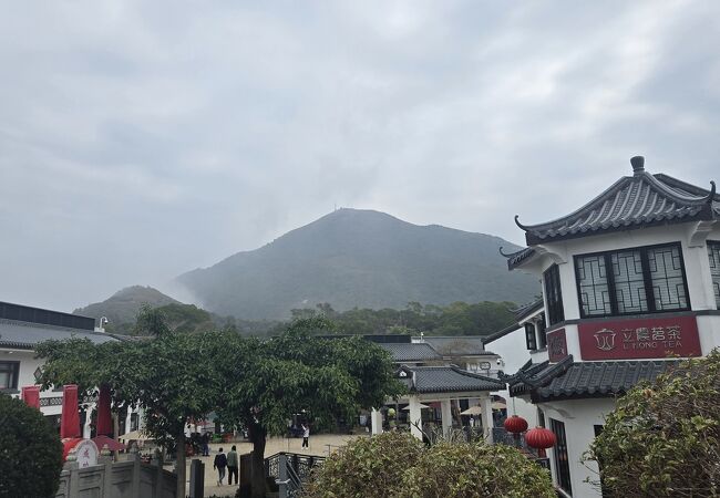 ゴンピン ビレッジ (昴坪市集)