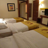 ツインルームに補助ベッドあり