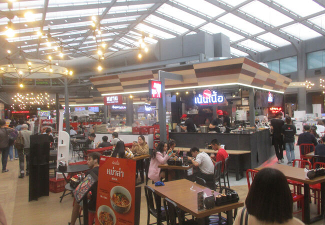 ターミナル２１のフードコートより値段が高い