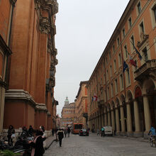 インデペンデンツィア通り