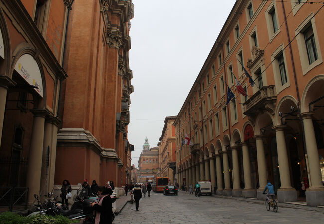 インデペンデンツィア通り