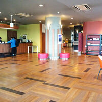 １階の広いロビー・フロント