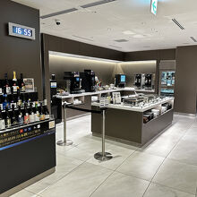 フード＆ドリンクコーナーは1か所のみ