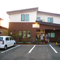 宿の前が駐車場です