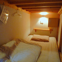 ２階カプセルスタイル・ベッド