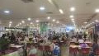 フードコート（プラチナムファッションモール）