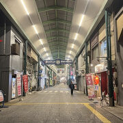 総延長が1.6kmのながーい商店街。旧西国街道。