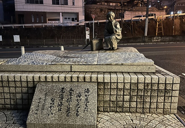 林芙美子像