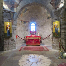 こぢんまりと質素な教会でも歴史ある教会です。