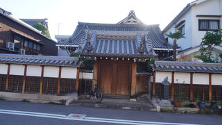 本願寺堺別院の並びに建つお寺