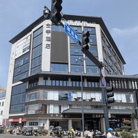 全季酒店と唐都里の看板が見える