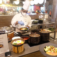 レストランで３食いただけます。お酒も含まれます。