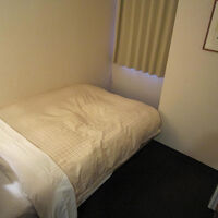 普通のシングルベッド