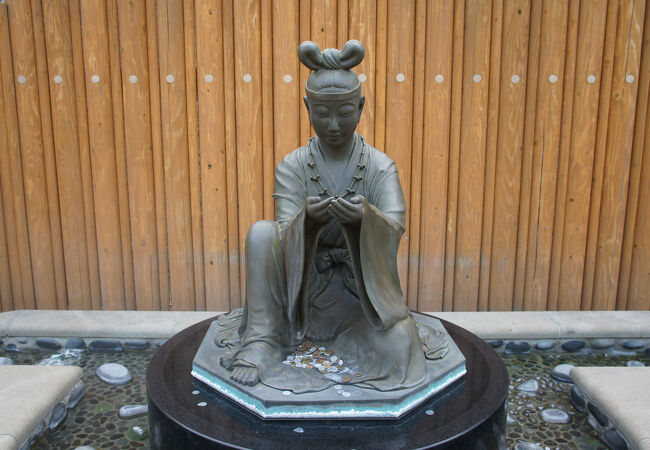 シンボルの姫神像は美人の湯、玉造温泉の象徴