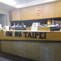 フロントは2階。客室は2階と6階、共有スペースは地下。