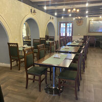 朝食場所。中でもお庭でも好きなところで食べられます。