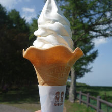 長門牧場に行く手前の右側。ソフトクリームのお店。