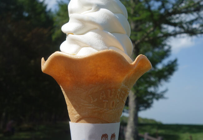 長門牧場に行く手前の右側。ソフトクリームのお店。